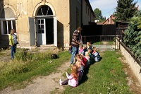 Kindergartenbesuch in der Muschelgrotte