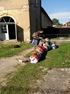 Kindergartenbesuch in der Muschelgrotte